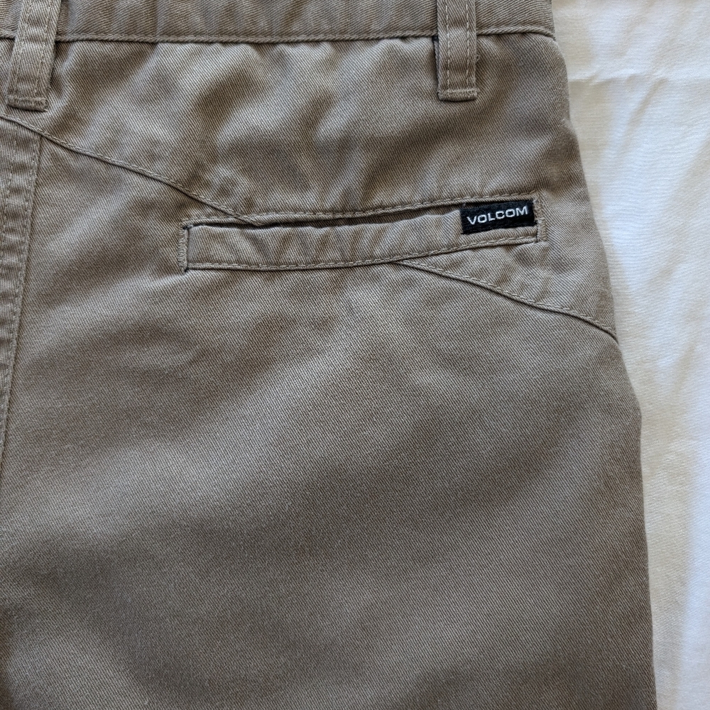 Boys Volcom Khaki Shorts, size 27 - Picture 3 of 5